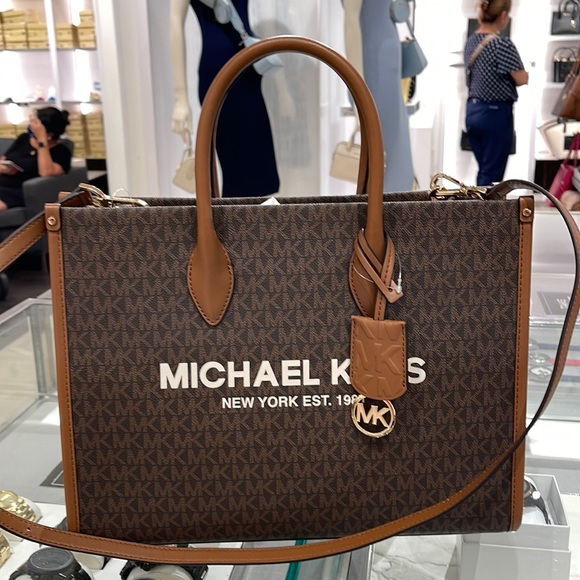 Michael Kors "Mirella" MD EW Tote Brown Shoulder Bag - 35F2G7ZT2B
Brown
NWT - Picture 6 of 16